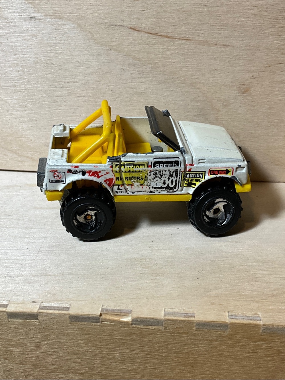 This is a vintage 1988 Mattel Hot Wheels "Speed Limit 200" 4x4 Jeep